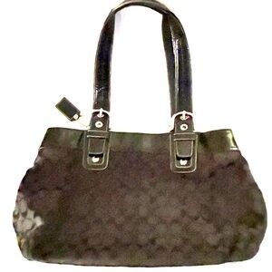 Coach Tote BLACK (in some pics it looks gray because I had to 🆙 the contrast).